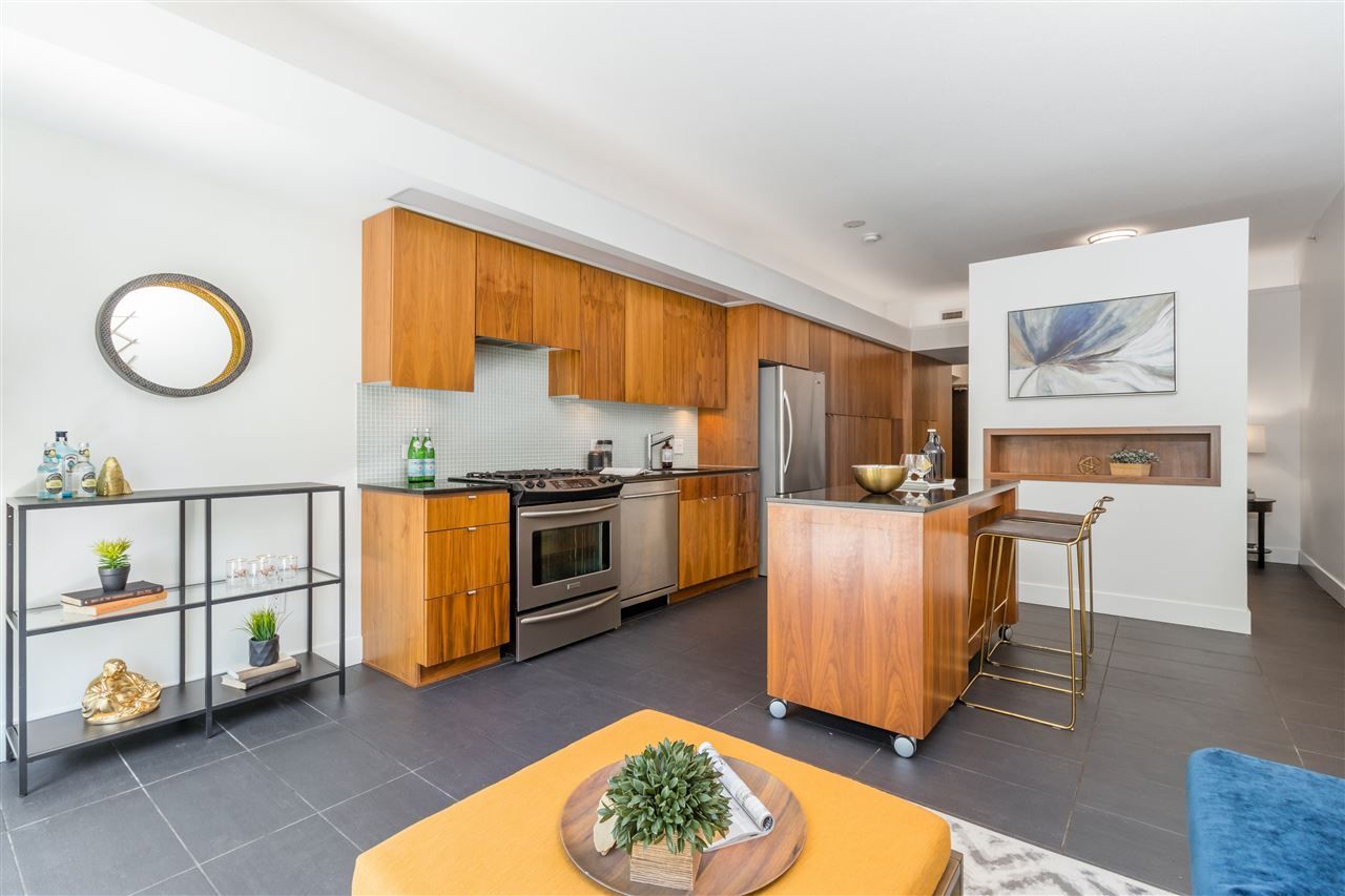 Main Photo: 207 33 W PENDER Street in Vancouver: Downtown VW Condo for sale in "33 Living" (Vancouver West)  : MLS®# R2495169
