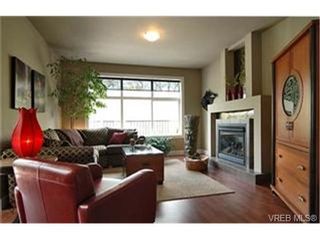 Photo 2:  in VICTORIA: Vi Mayfair House for sale (Victoria)  : MLS®# 430800