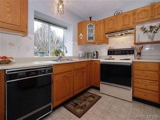 Photo 4: 1190 Maplegrove Pl in VICTORIA: SE Sunnymead House for sale (Saanich East)  : MLS®# 602312