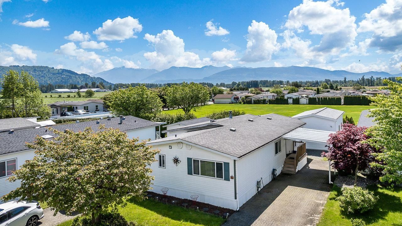Main Photo: 83 41168 LOUGHEED Highway in Mission: Mission BC Manufactured Home for sale in "OASIS ESTATES" : MLS®# R2749878