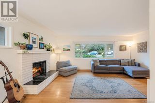 Photo 6: 3945 Shorncliffe Rd in Saanich: House for sale : MLS®# 960542