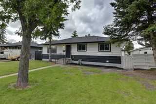 Photo 1: 2000 Cottonwood Crescent SE in Calgary: Southview Detached for sale : MLS®# A1233510