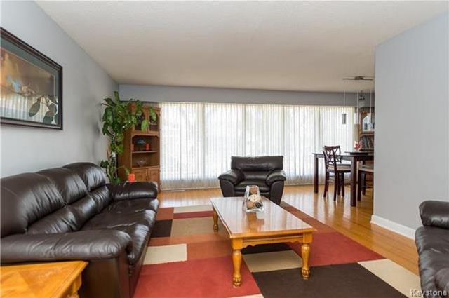Photo 3: Photos: 915 Campbell Street in Winnipeg: River Heights South Residential for sale (1D)  : MLS®# 1809868