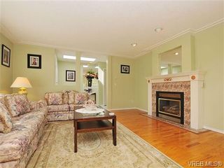 Photo 4: 4570 Viewmont Avenue in VICTORIA: SW Royal Oak Residential for sale (Saanich West)  : MLS®# 328125