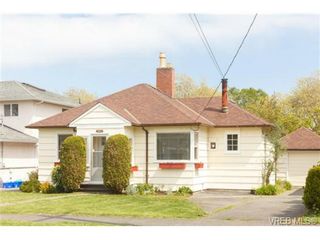 Photo 1: 2833 Scott St in VICTORIA: Vi Oaklands House for sale (Victoria)  : MLS®# 700127