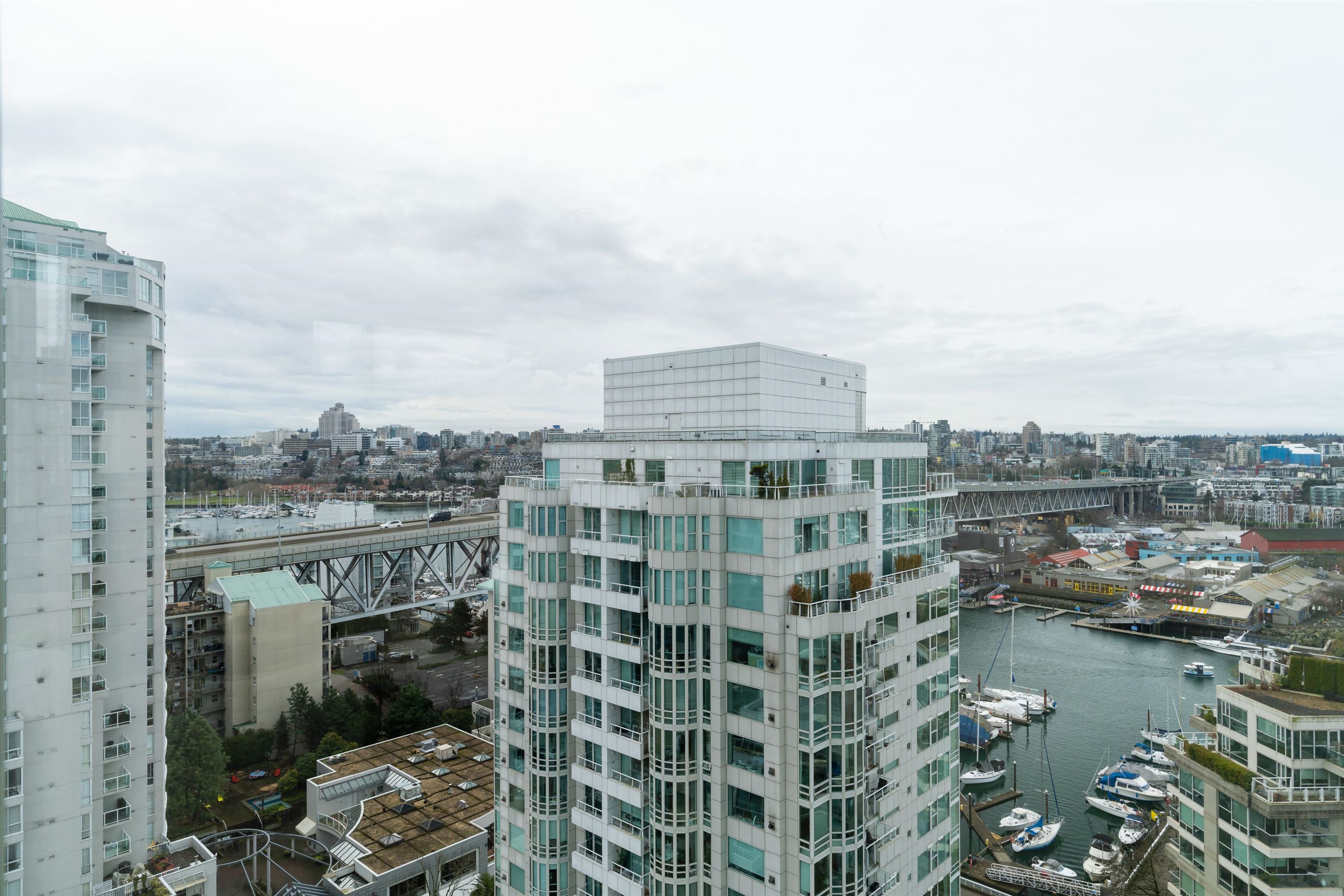Main Photo: 1902 1500 HORNBY Street in Vancouver: Yaletown Condo for sale in "888 Beach" (Vancouver West)  : MLS®# R2660417