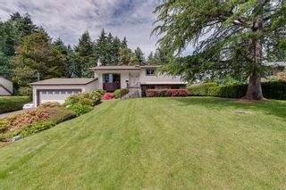 Photo 1: 1956 Sandover Cres in North Saanich: NS Dean Park House for sale : MLS®# 876807