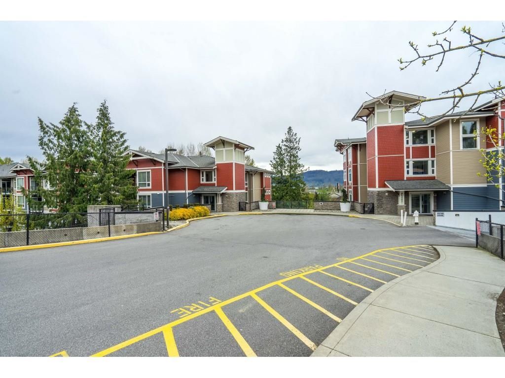 Main Photo: 315 2238 WHATCOM Road in Abbotsford: Abbotsford East Condo for sale in "Waterleaf" : MLS®# R2677652