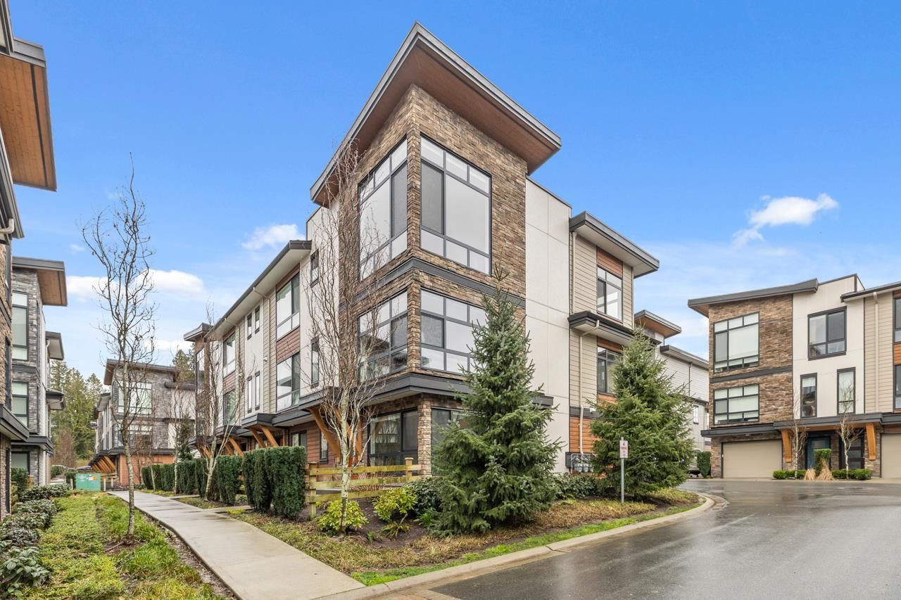 Main Photo: 132 16488 64 Avenue in Surrey: Cloverdale BC Townhouse for sale in "Harvest at Bose Farm" (Cloverdale)  : MLS®# R2661904