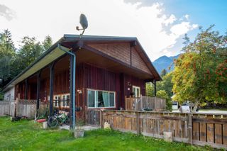 Photo 11: 33 BRACKEN Parkway in Squamish: Brackendale Manufactured Home for sale : MLS®# R2869641