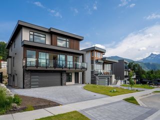Main Photo: 12 3385 MAMQUAM Road in Squamish: University Highlands House for sale in "Legacy Ridge" : MLS®# R2793045