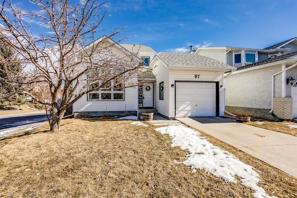 Main Photo: 87 Millbank Crescent SW in Calgary: Millrise Detached for sale : MLS®# A1194759