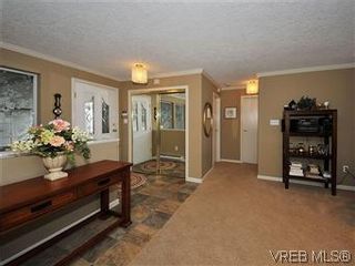 Photo 3: 502 2829 Arbutus Rd in VICTORIA: SE Ten Mile Point Row/Townhouse for sale (Saanich East)  : MLS®# 599018