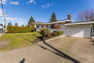 Photo 2: 2042 PRIMROSE Street in Abbotsford: Central Abbotsford House for sale : MLS®# R2662581