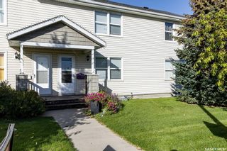 Photo 1: 8 210 Camponi Place in Saskatoon: Fairhaven Residential for sale : MLS®# SK909266