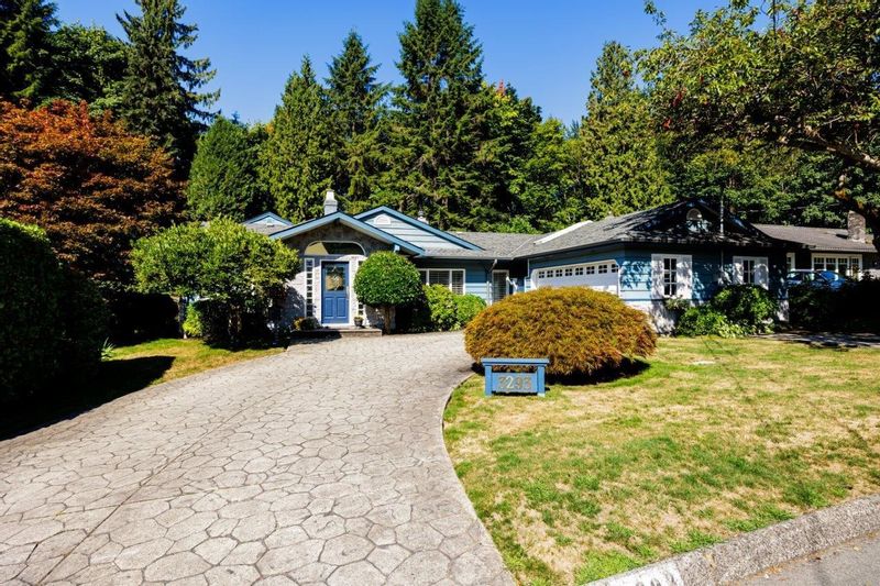 FEATURED LISTING: 3293 WAYNE Drive North Vancouver