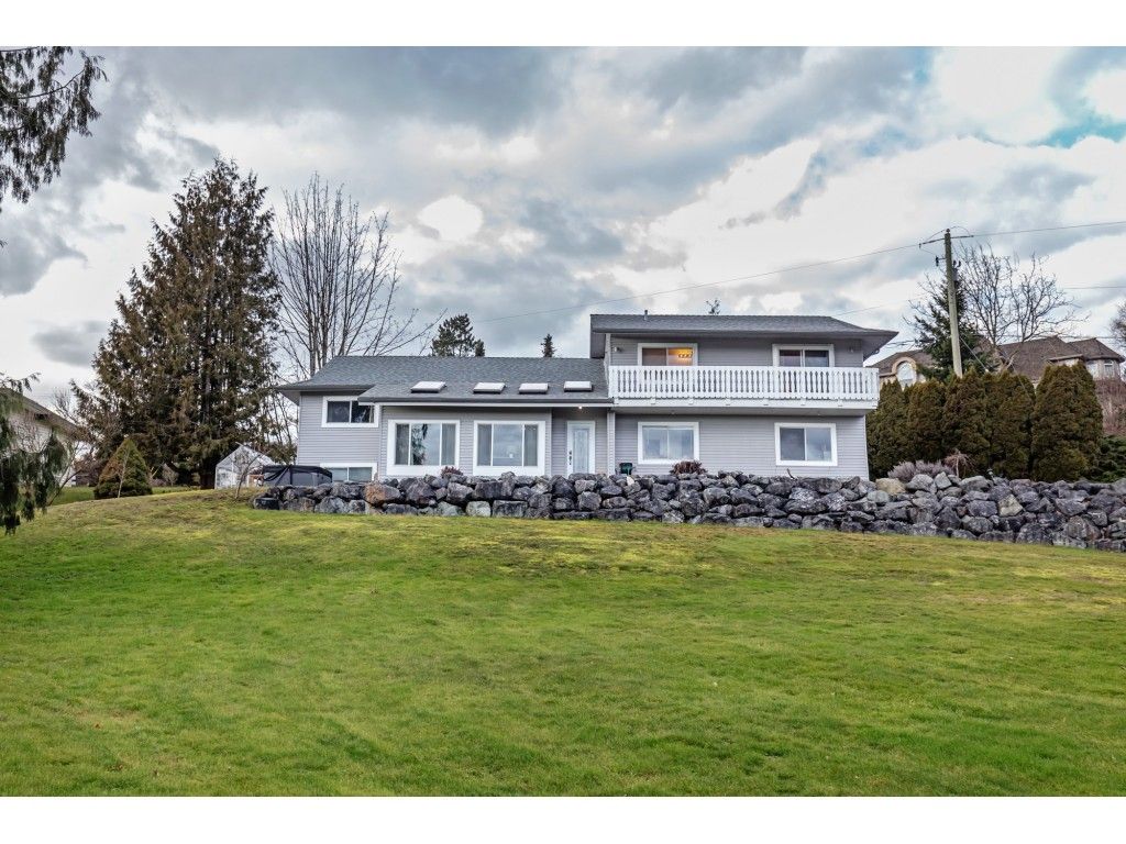Main Photo: 1783 EVERETT Road in Abbotsford: Abbotsford East House for sale : MLS®# R2647170