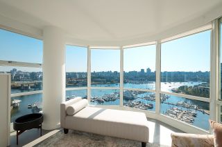 Photo 5: 1602 1077 MARINASIDE Crescent in Vancouver: Yaletown Condo for sale in "MARINASIDE RESORT RESIDENCES" (Vancouver West)  : MLS®# R2730098