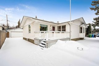 Main Photo: 627 26 Avenue NE in Calgary: Winston Heights/Mountview Detached for sale : MLS®# A2011031