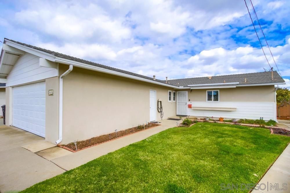 Main Photo: CLAIREMONT House for sale : 3 bedrooms : 5459 Northridge Court in San Diego