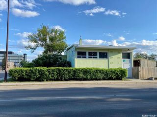 Photo 1: 176 4th Avenue Northwest in Swift Current: North West Commercial for sale : MLS®# SK945585