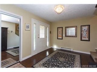 Photo 3: 924 Wendey Dr in VICTORIA: La Walfred House for sale (Langford)  : MLS®# 675974