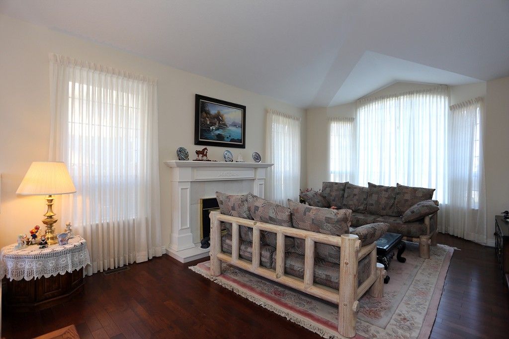 Photo 3: Photos: 2423 150TH Street in Surrey: Sunnyside Park Surrey House for sale (South Surrey White Rock)  : MLS®# F1402972