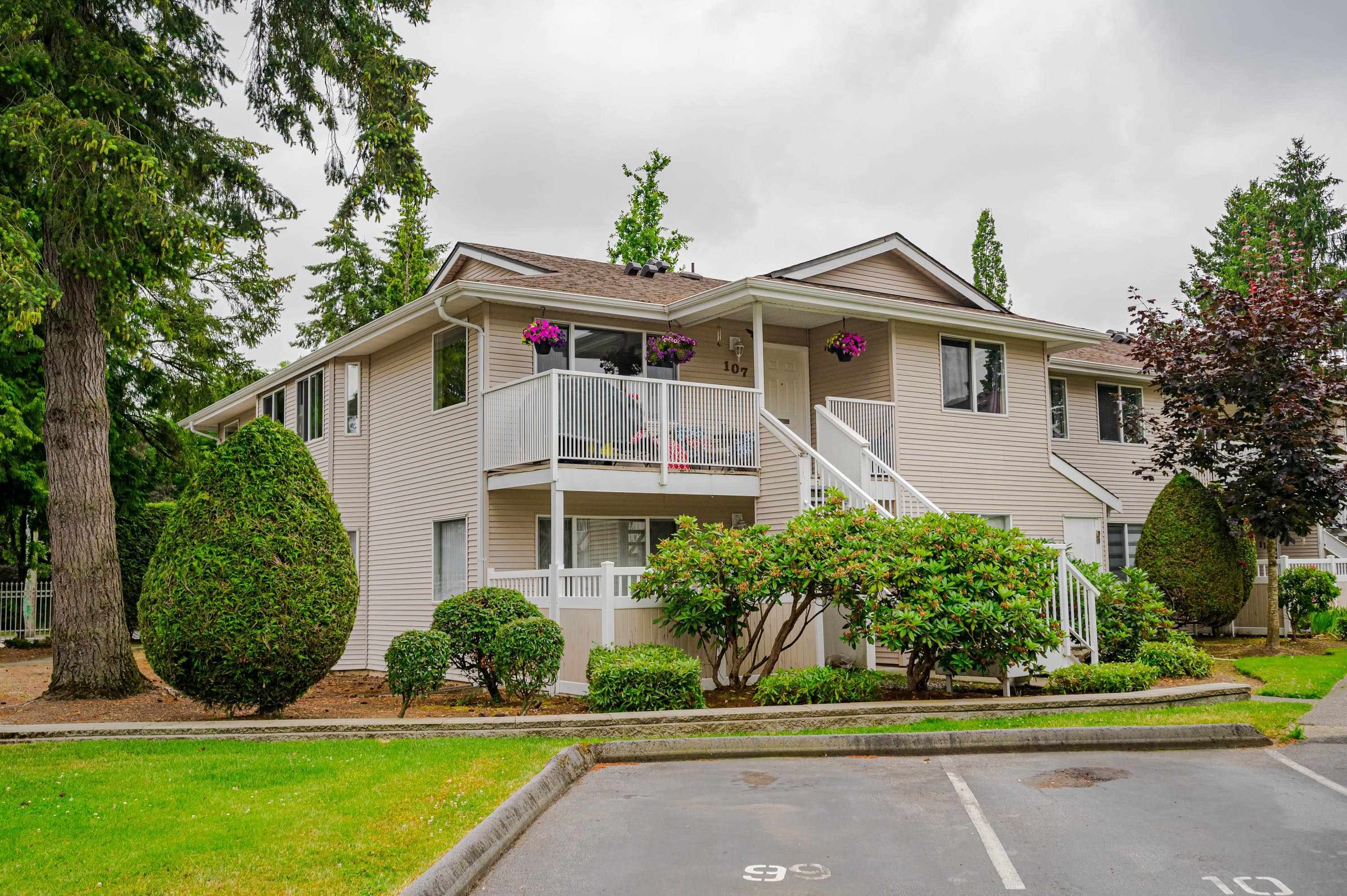 Main Photo: 107 13915 72ND Avenue in Surrey: East Newton Townhouse for sale in "Newton Park" : MLS®# R2711898