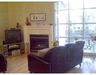 Photo 3: 411 2655 CRANBERRY Drive in Vancouver: Kitsilano Condo for sale in "NEW YORKER" (Vancouver West)  : MLS®# V739015