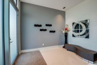 Photo 3: 934 Saskatchewan Crescent East in Saskatoon: Nutana Residential for sale : MLS®# SK891309