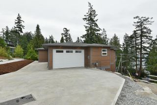 Photo 1: 5953 BARNACLE Place in Sechelt: Sechelt District House for sale (Sunshine Coast)  : MLS®# R2783918