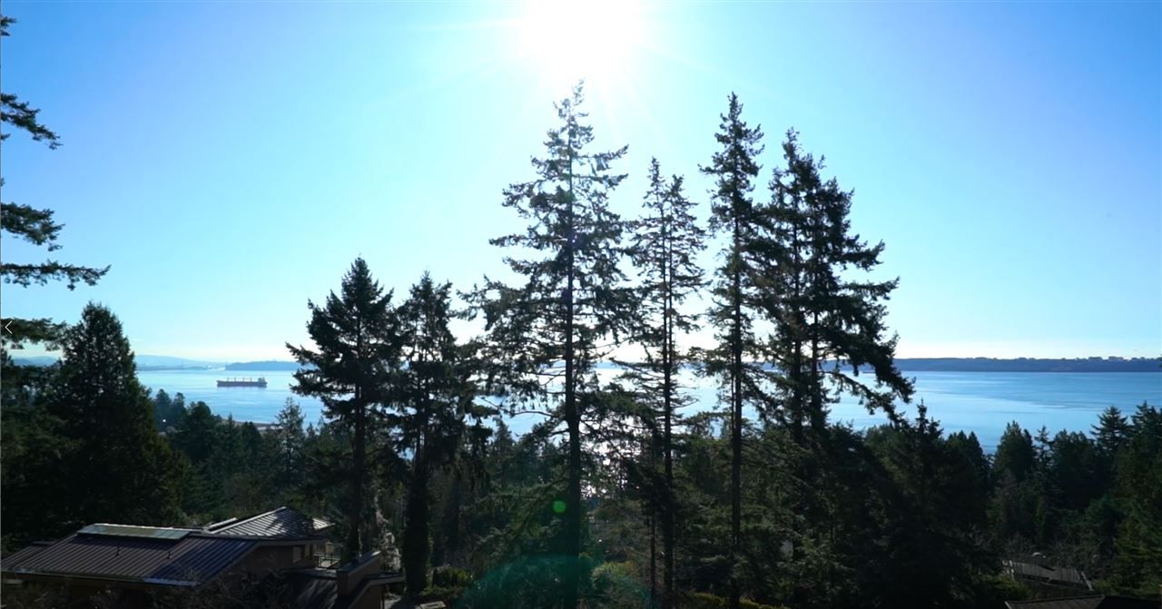 Main Photo: 4720 CLOVELLY Walk in West Vancouver: Caulfeild House for sale in "Clovelly Walk Trail" : MLS®# R2539483