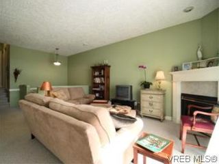 Photo 3: 655 Grenville Ave in VICTORIA: Es Rockheights Half Duplex for sale (Esquimalt)  : MLS®# 504942