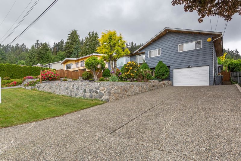 FEATURED LISTING: 1186 CHAMBERLAIN Drive North Vancouver