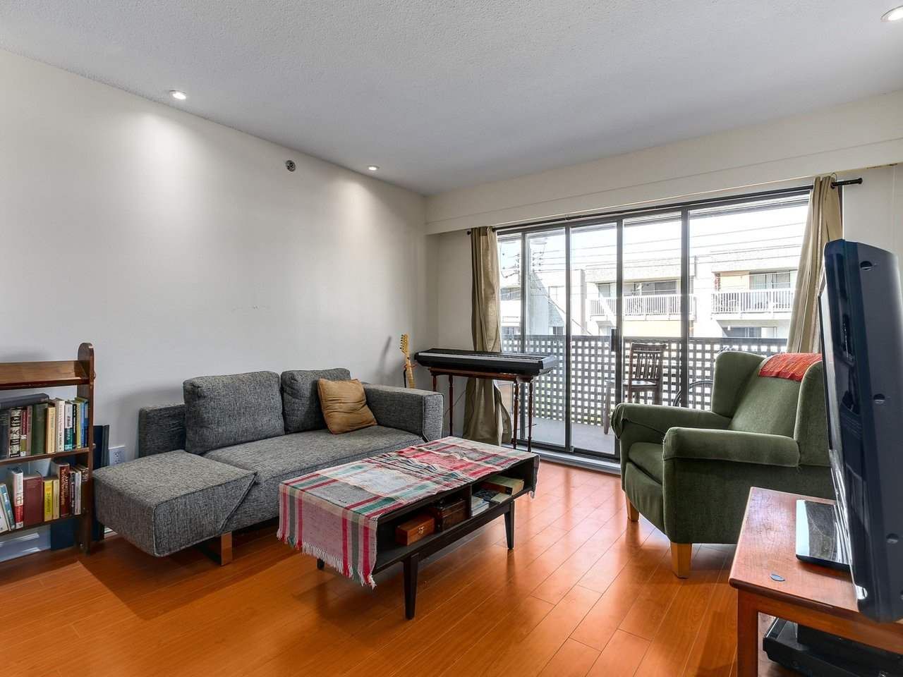 Photo 3: Photos: 317 1549 KITCHENER Street in Vancouver: Grandview VE Condo for sale in "DHARMA" (Vancouver East)  : MLS®# R2290285