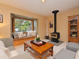 Photo 2: 1921 PARKSIDE Lane in North Vancouver: Deep Cove House for sale : MLS®# R2106158