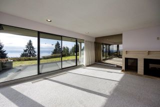 Photo 3: 14 2238 FOLKESTONE Way in West Vancouver: Panorama Village Condo for sale in "Panorama Gardens" : MLS®# R2878143