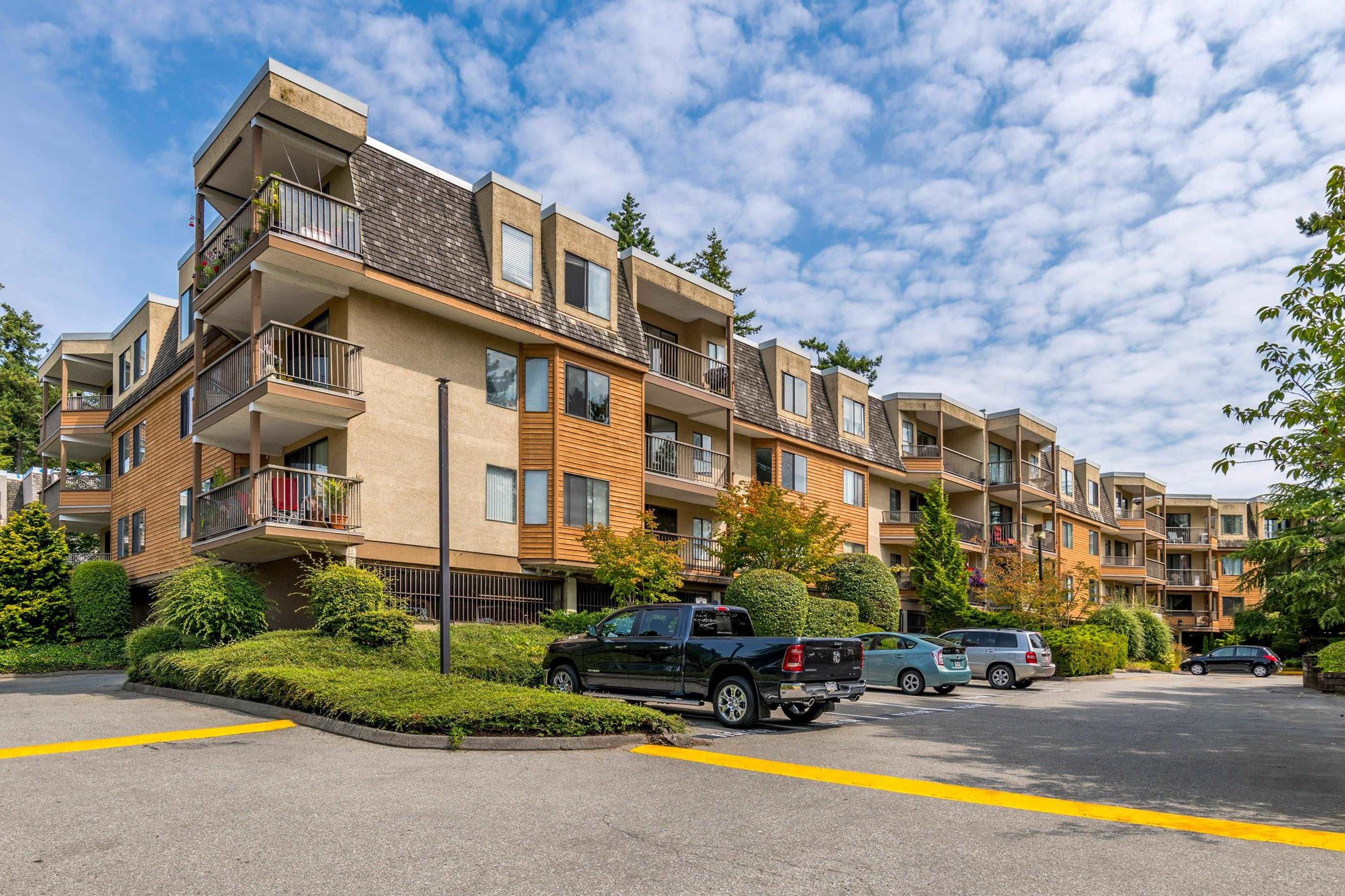 Main Photo: 212 1720 SOUTHMERE Crescent in Surrey: Sunnyside Park Surrey Condo for sale in "Capstan Way" (South Surrey White Rock)  : MLS®# R2759542