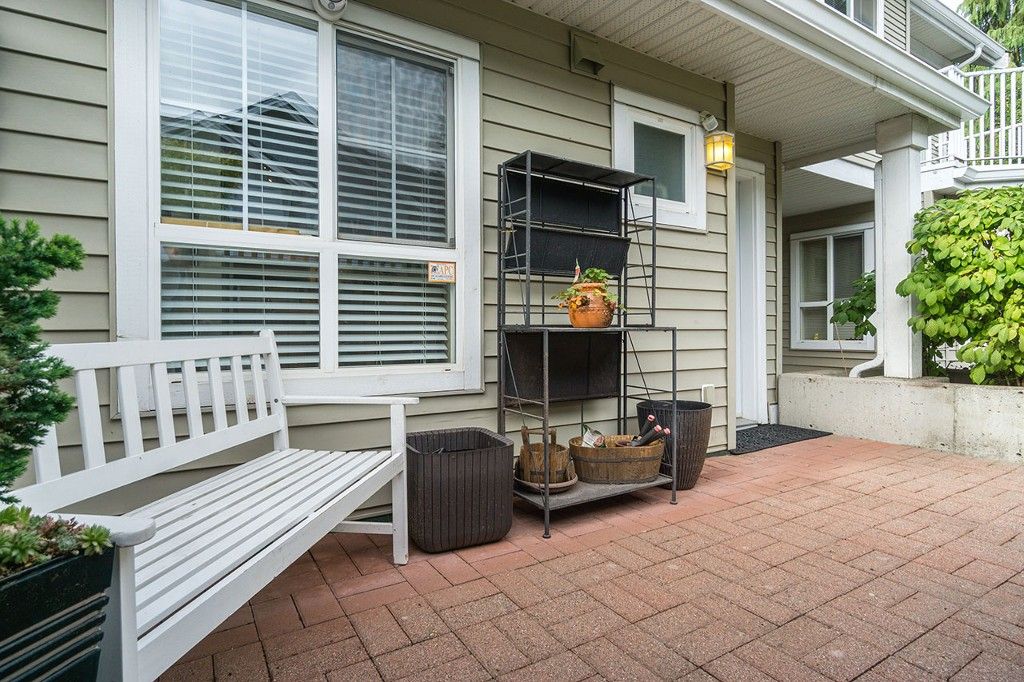 Photo 3: Photos: 19 6670 RUMBLE Street in Burnaby: South Slope Townhouse for sale in "MERIDIAN BY THE PARK" (Burnaby South)  : MLS®# R2191184