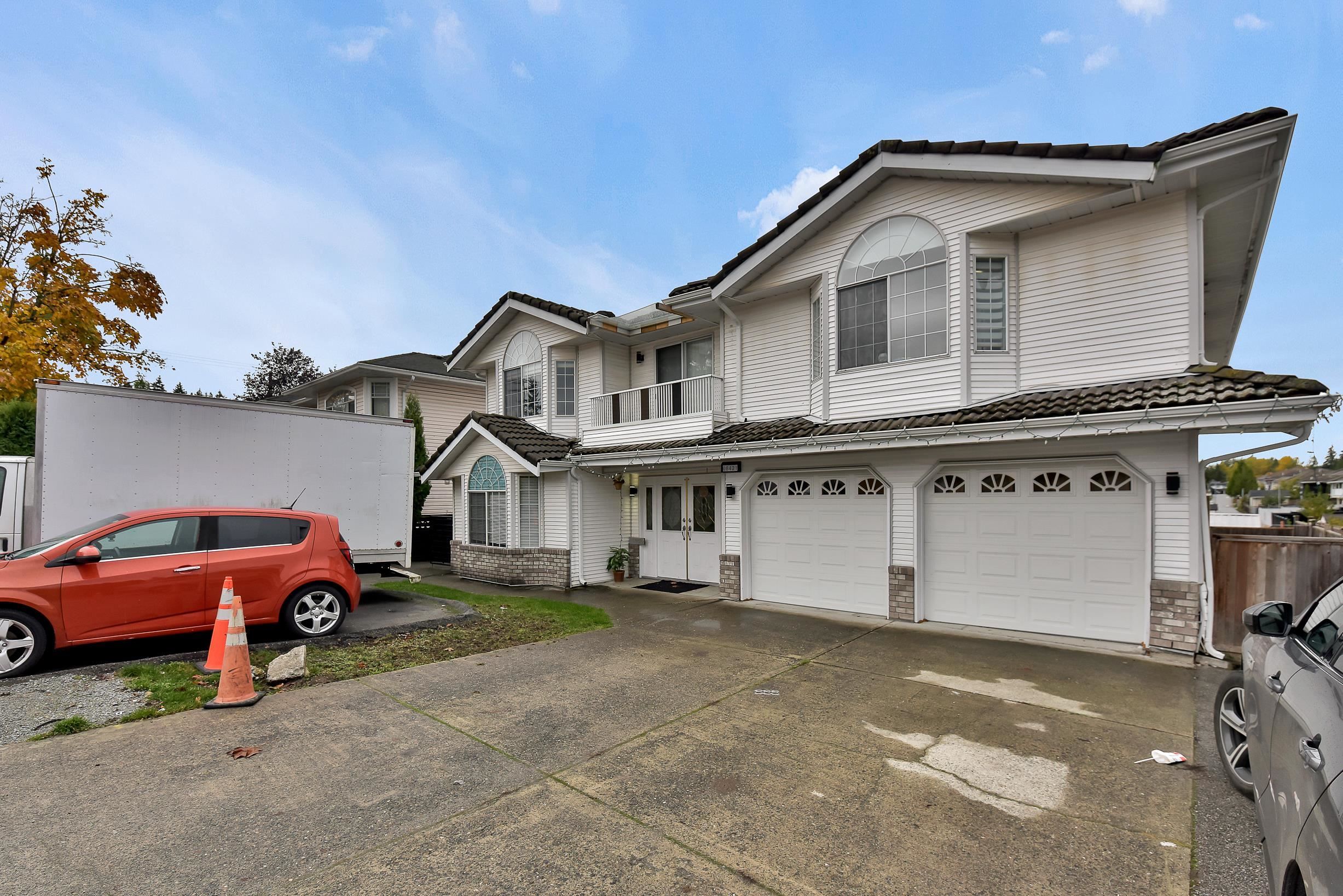 Main Photo: 6421 124 Street in Surrey: West Newton House for sale : MLS®# R2628572