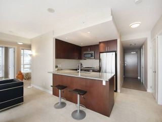 Photo 3: 3006 2978 GLEN Drive in Coquitlam: North Coquitlam Condo for sale in "GRAND CENTRAL ONE" : MLS®# R2139027