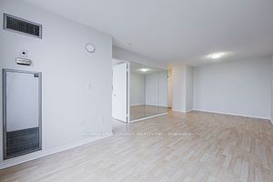 Photo 7: 705 11 Thorncliffe Park Drive in Toronto: Thorncliffe Park Condo for sale (Toronto C11)  : MLS®# C8172282