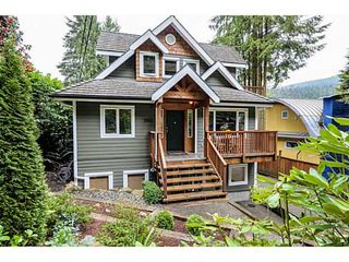 Photo 1: 1943 ROCKCLIFF RD in North Vancouver: Deep Cove House for sale : MLS®# V1059830