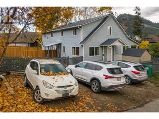 Photo 2: 2121 Miller Street in Lumby: House for sale : MLS®# 10287441