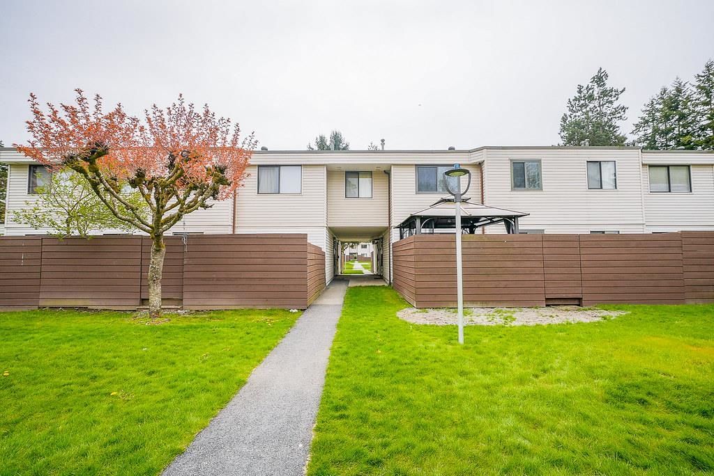 Main Photo: 68 14123 104 Avenue in Surrey: Whalley Townhouse for sale in "Hawthorne Park" (North Surrey)  : MLS®# R2679249