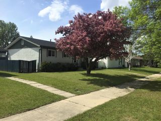 Photo 2: 58 Piney Crescent in Winnipeg: Maples Residential for sale (4H)  : MLS®# 202215158