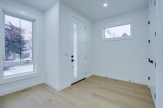 Photo 3: 907 Rundle Crescent NE in Calgary: Renfrew Semi Detached (Half Duplex) for sale : MLS®# A2025466