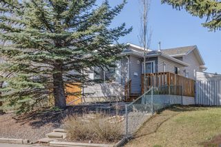 Main Photo: 27 Martinview Crescent NE in Calgary: Martindale Detached for sale : MLS®# A2042445