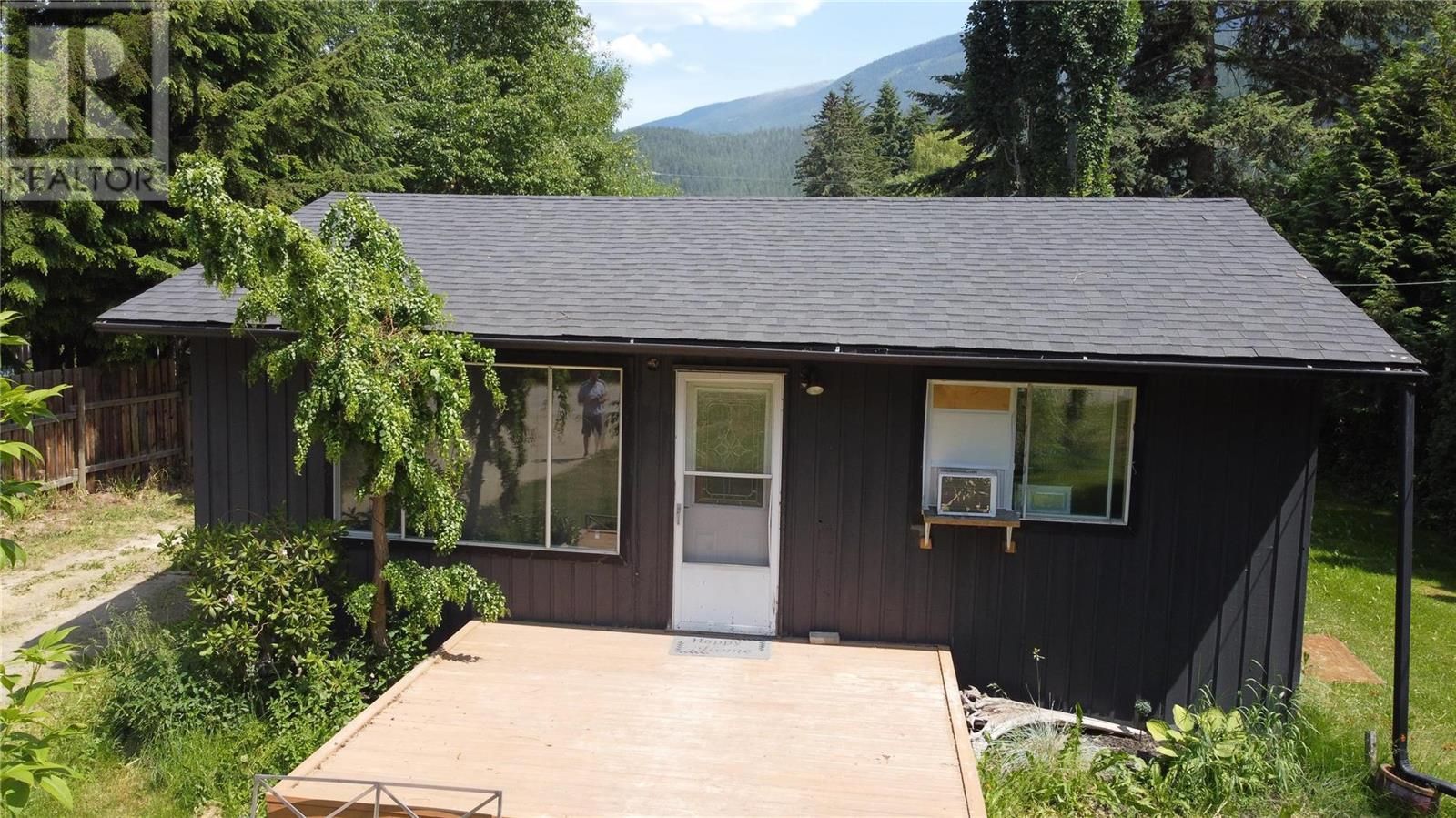Main Photo: 1233 Tunney Avenue, in Sicamous: House for sale : MLS®# 10276982