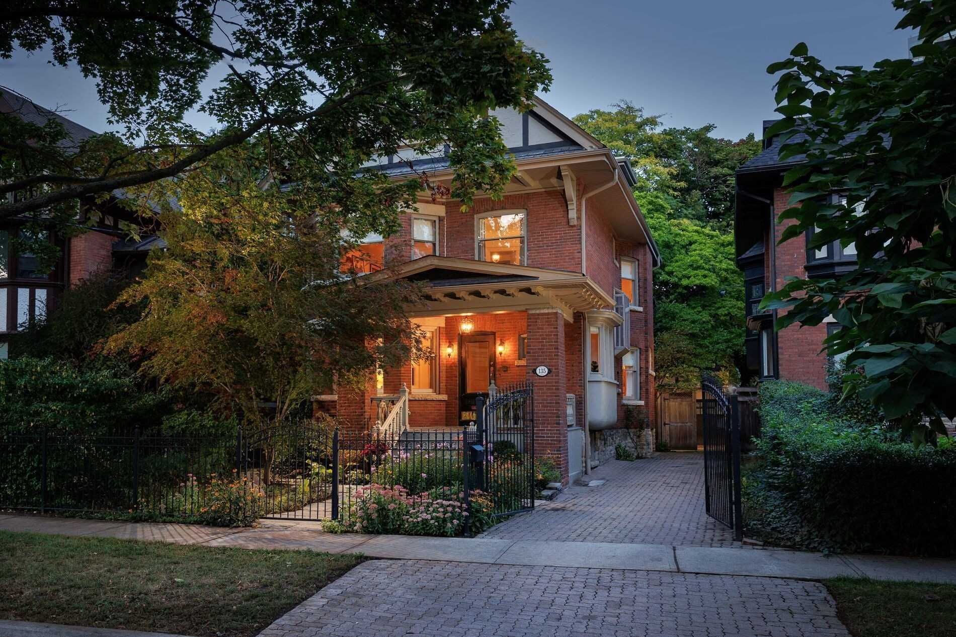 Main Photo: 135 Admiral Road in Toronto: Annex House (3-Storey) for sale (Toronto C02)  : MLS®# C5881381